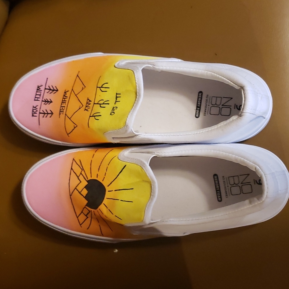 Hand painted slip on shoes - Picture 3 of 4